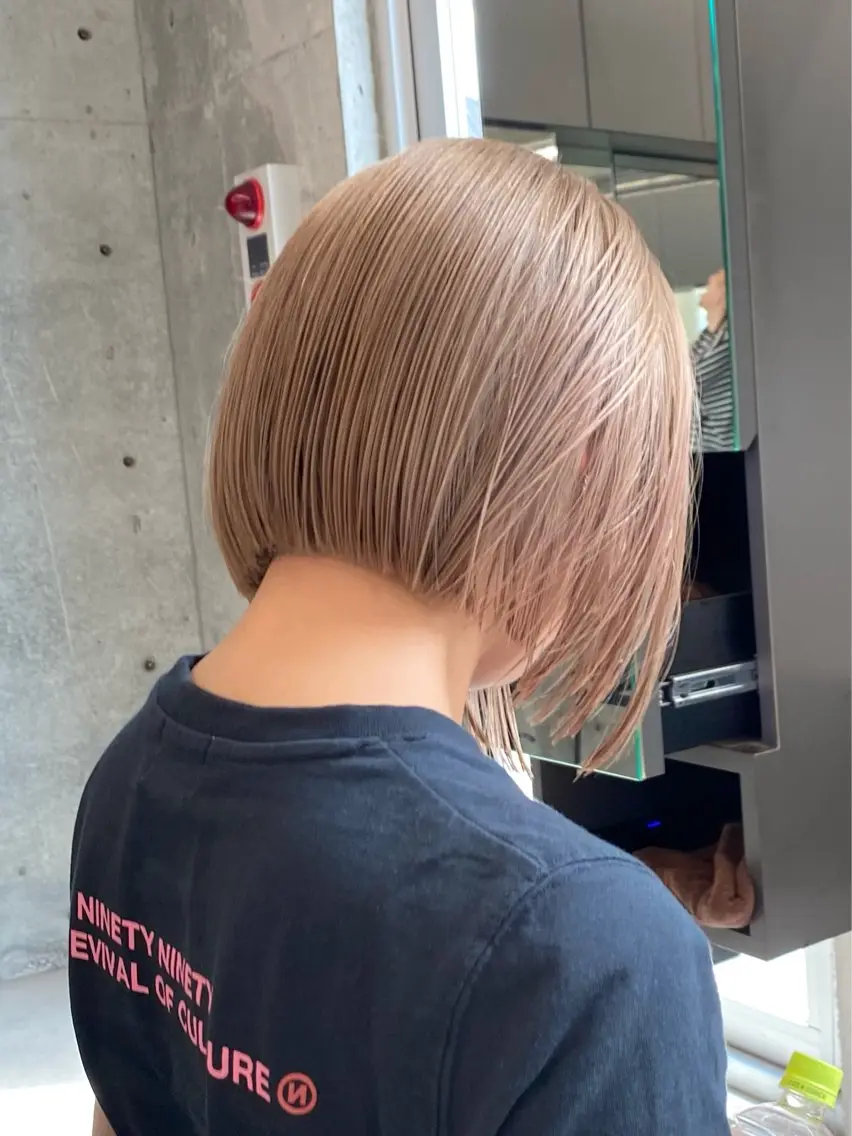 【初来店限定】 カット+ケアブリーチ+カラー+トリートメントの写真
