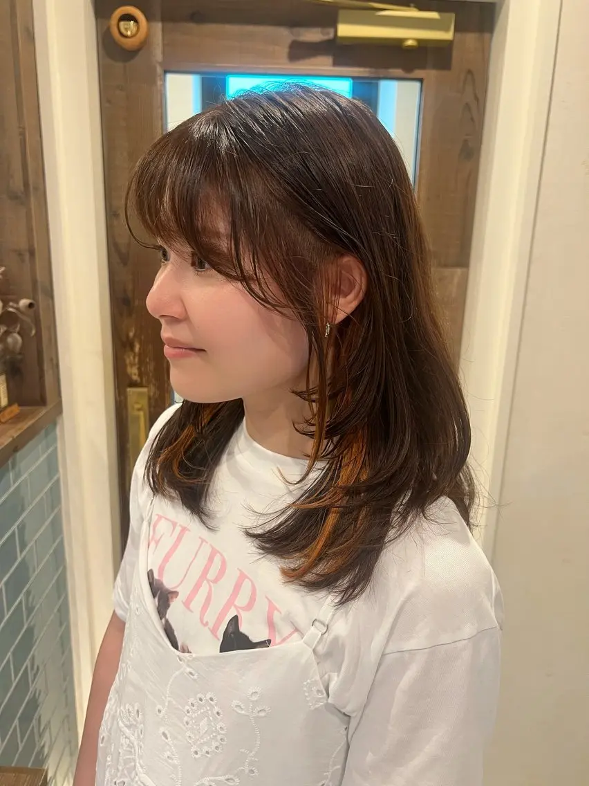 セミロング カラー イヤリングカラー ヘアカラー 工藤 梨花のヘアスタイル
