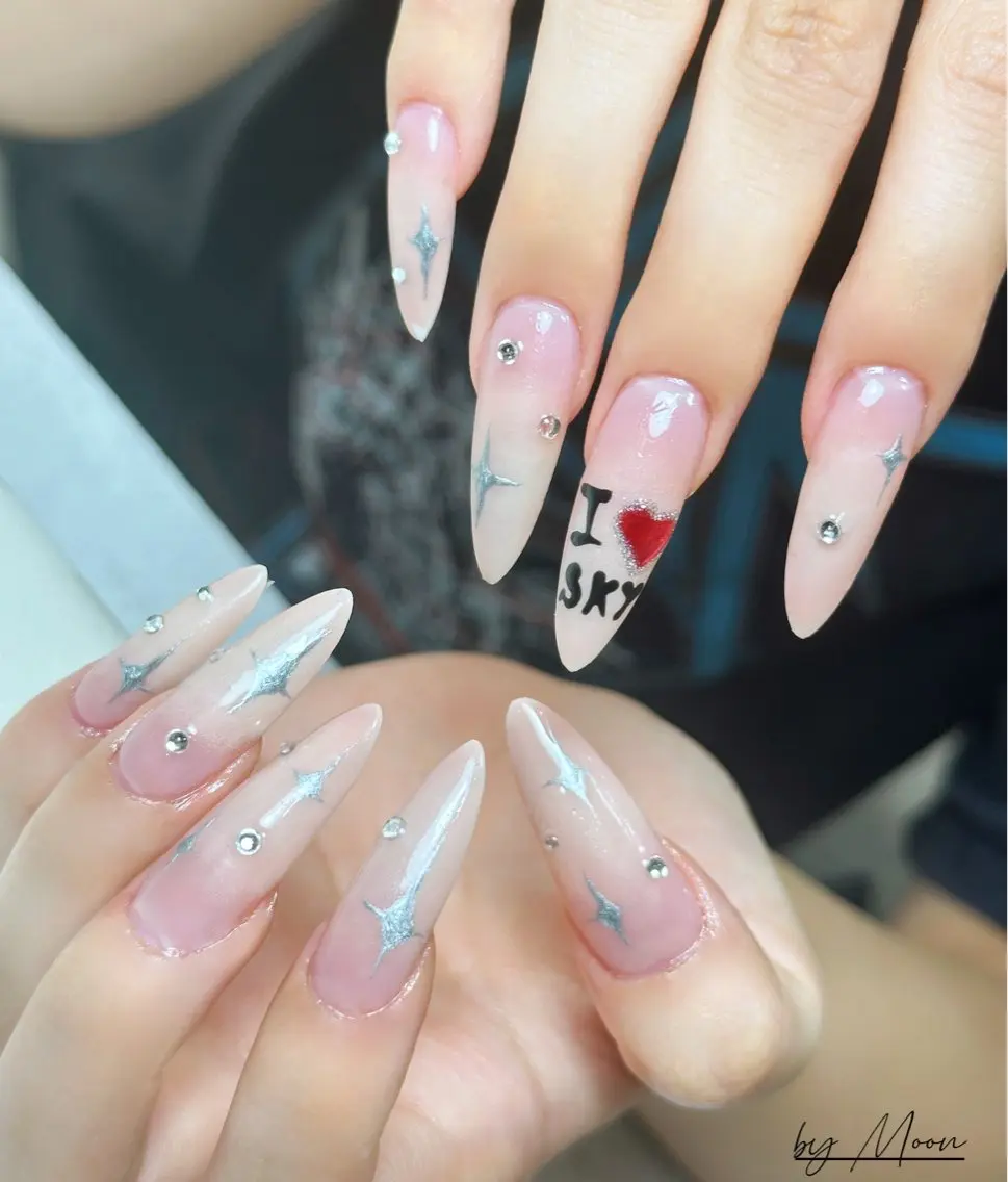 ネイル Moon Nailsのネイルデザイン