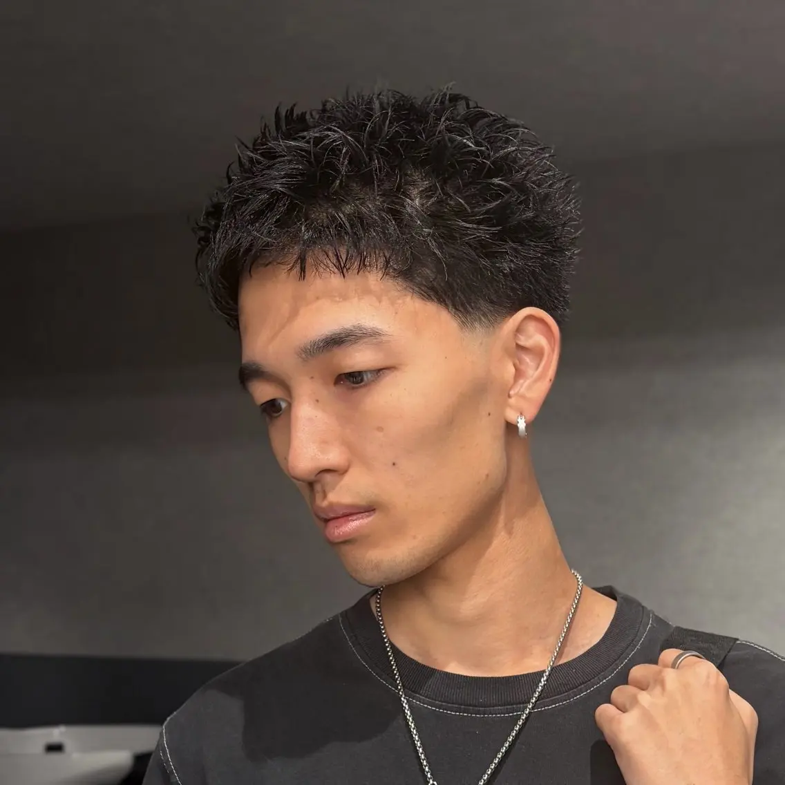 メンズ フェードカット スパイキーショート カット 志村 シュンスケのヘアスタイル