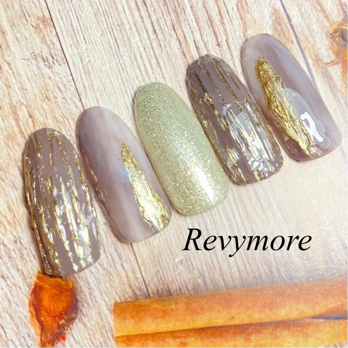 ミディアム ネイル ジェルネイル ニュアンスネイル オフィスネイル シンプルネイル nail salon Revymoreのネイルデザイン
