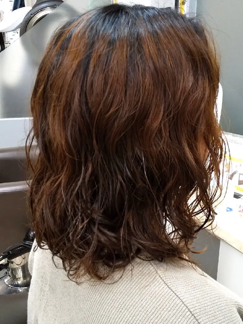 パーマ セミロング レイヤーカット 鈴木 千賀のヘアスタイル