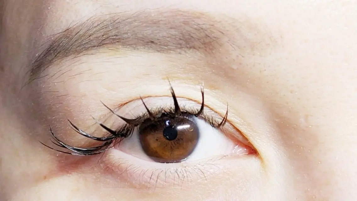 マツエク・マツパ 束感まつ毛 フラットラッシュ ボリュームラッシュ linda lashesのマツエク・マツパデザイン