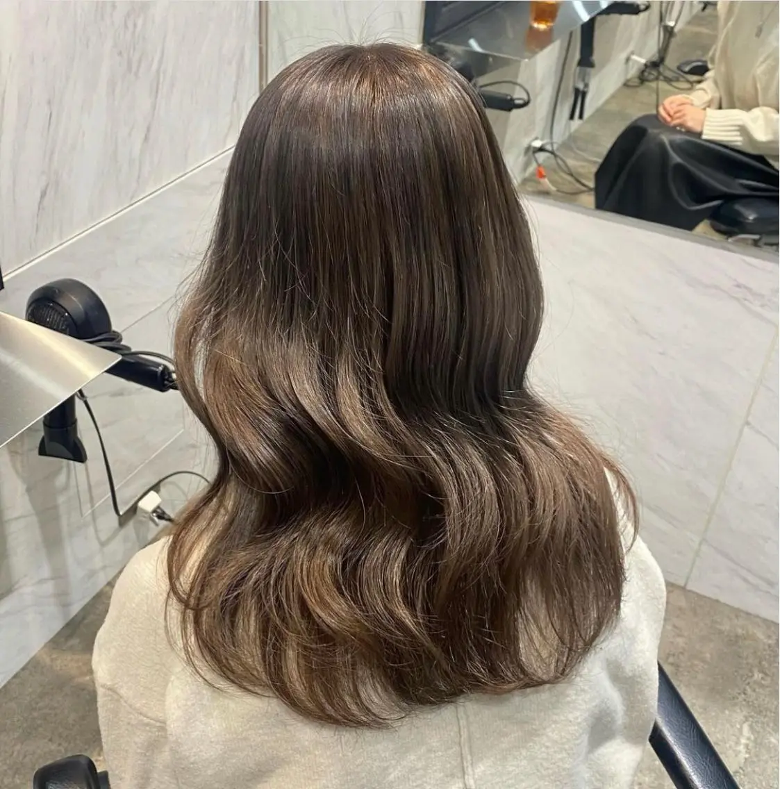 ロング カラー ヘアアレンジ ショコラグレージュ グレージュ 新宿⌇韓国風ヘア ⌇透明感カラーのヘアスタイル