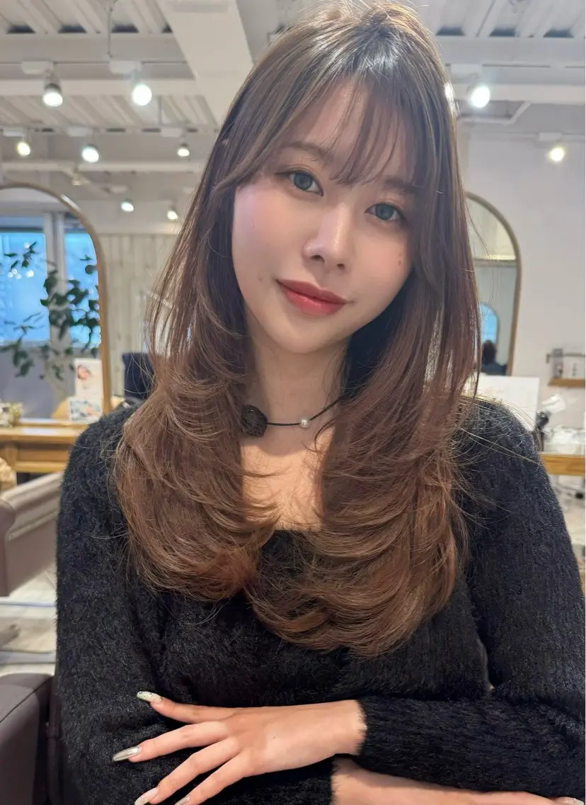 ロング カラー ロングレイヤー 顔まわりレイヤー ハッシュカット レイヤーカット ロング カット ヘアカラー トリートメント レイヤーカット、 大人可愛い　中村美羅のヘアスタイル