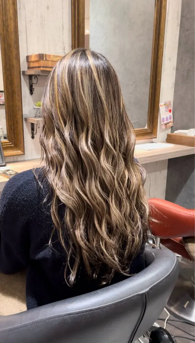 ロング カラー ハイライトカラー ハイライト 縮毛髪質改善カケル 透明感カラー✨のヘアスタイル