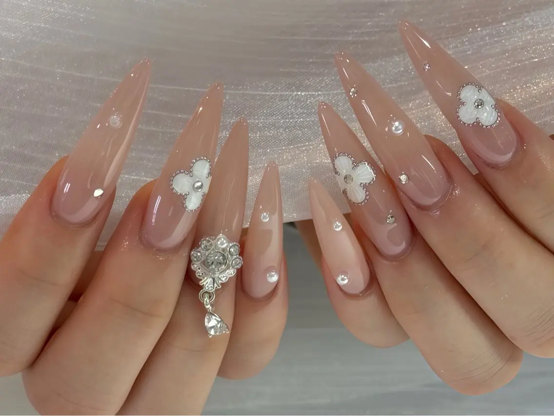 ネイル オーロラネイル チークネイル フットネイル フレンチネイル ジェルネイル ハンドネイル ハンドケア NEW NAIL💞 yuki🔥のネイルデザイン
