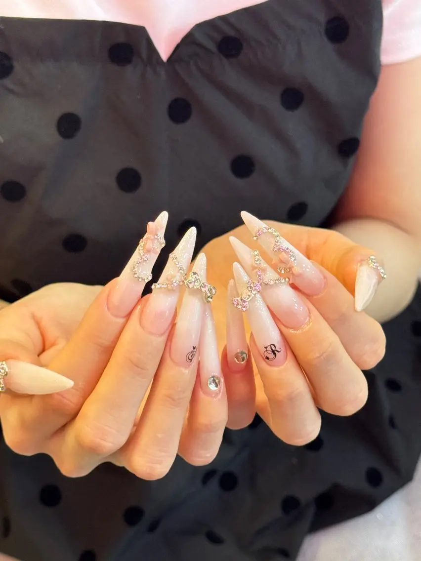 ネイル ボルドー チークネイル 長さ出し フレンチネイル ジェルネイル ハンドネイル VANI Belle Nailのネイルデザイン