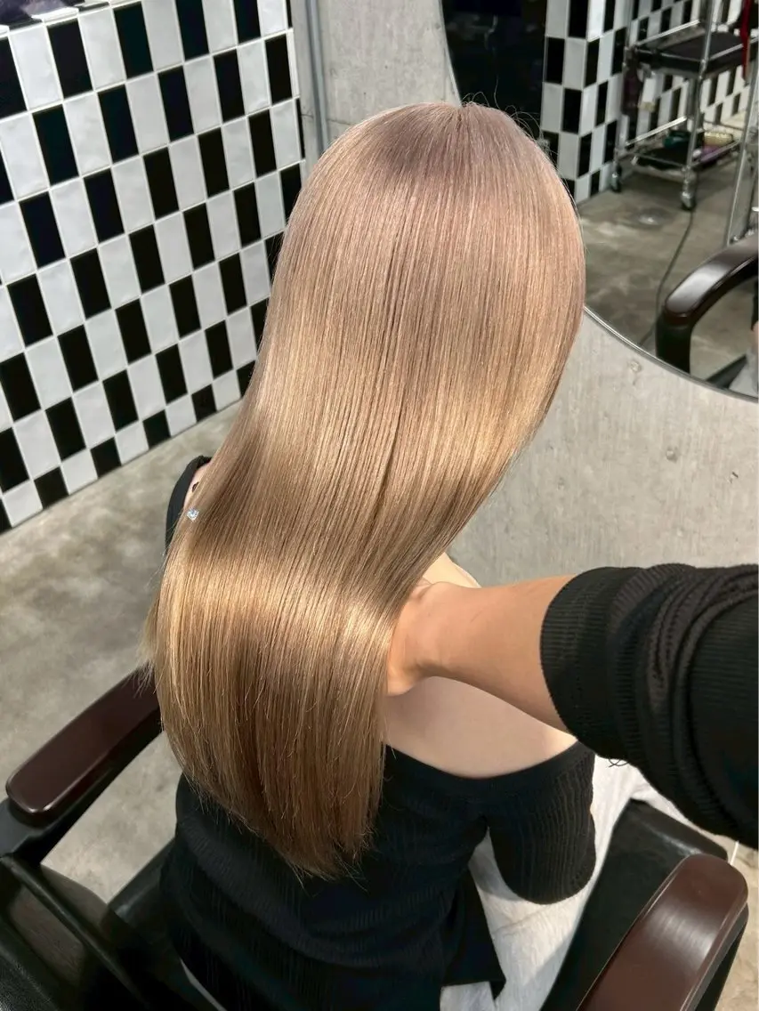 セミロング ヘアカラー トリートメント ✨ブリーチカラー/ 艶髪suzu🪽🤎のヘアスタイル