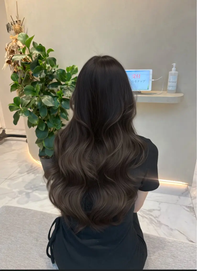 カラー ヘアカラー 赤み消しカラー🪽 透明感カラー🪽のあのヘアスタイル