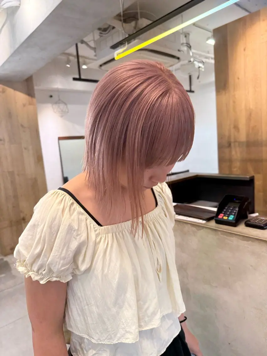 ショート カラー ミルクティー× グレージュMOMOのヘアスタイル