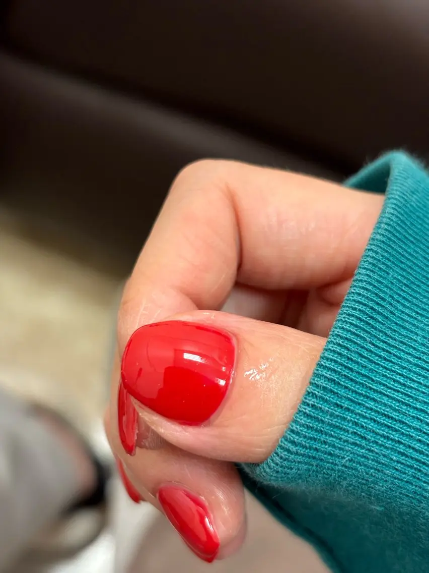 ネイル ワンカラーネイル 赤色 リオ nailのネイルデザイン