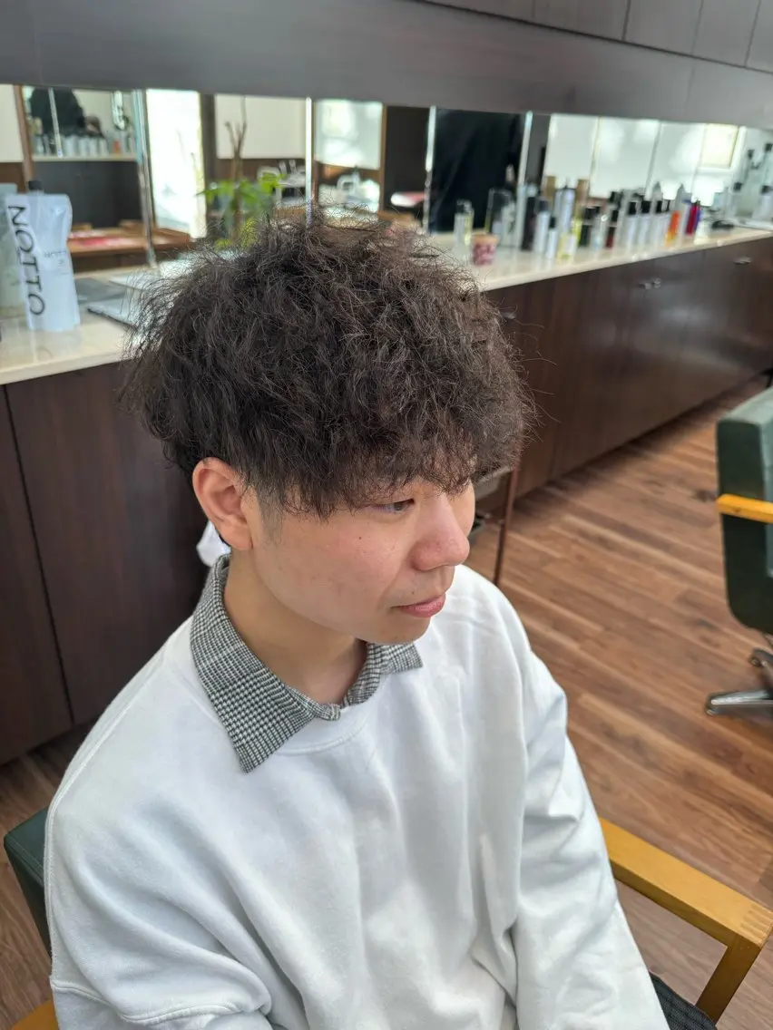 カラー パーマ メンズ メンズパーマ 波巻きパーマ ブラウンカラー カット パーマ 長屋 裕也のヘアスタイル