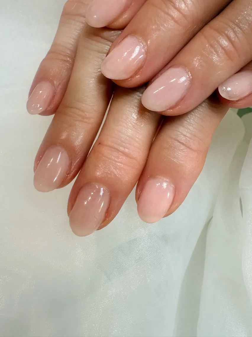 ミディアム イレジスティブル ネイルズのネイルデザイン