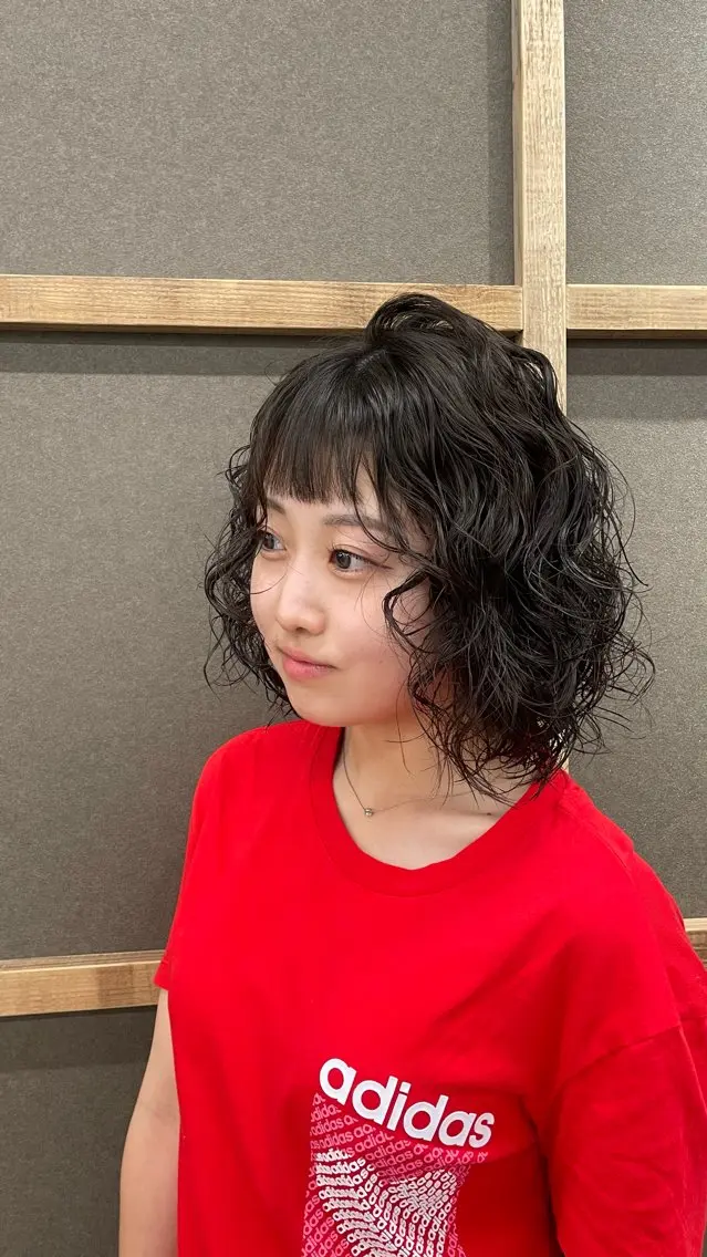 ミディアム ミディアムパーマ レイヤーカット 佐々木 梨乃のヘアスタイル