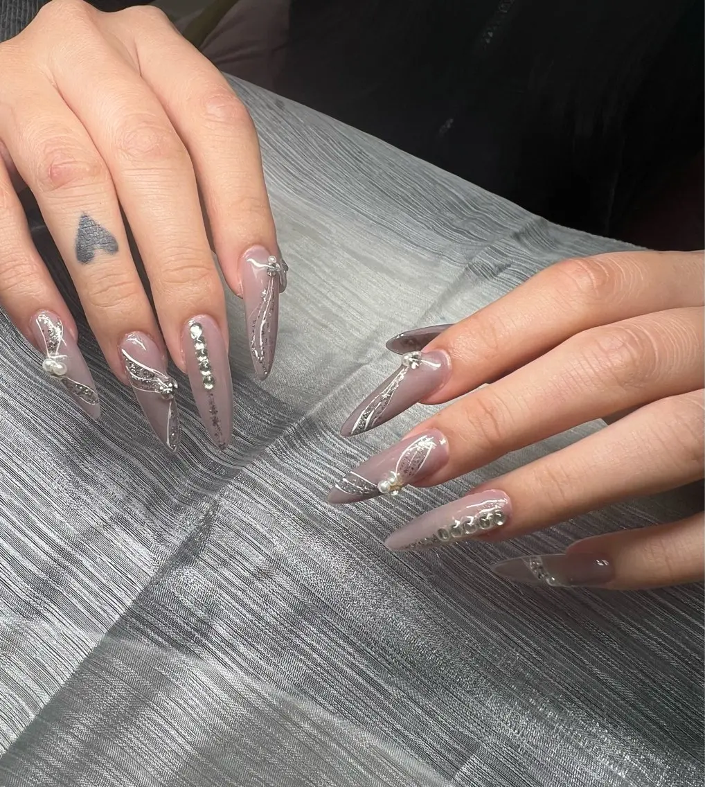 ネイル オーロラネイル チークネイル 長さ出し フットネイル フレンチネイル ハンドネイル Lee Nailsのネイルデザイン