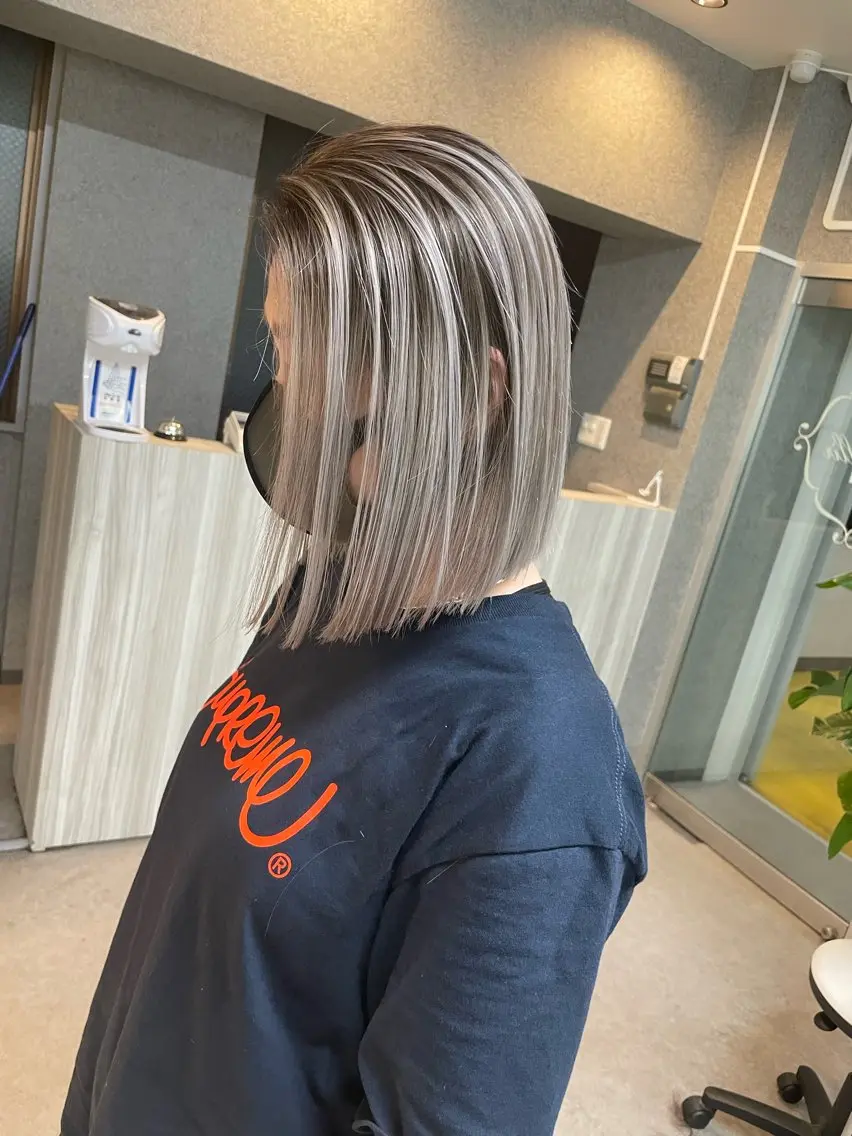 ミディアム レイヤーカット カット ヘアカラー 小嶋 司のヘアスタイル