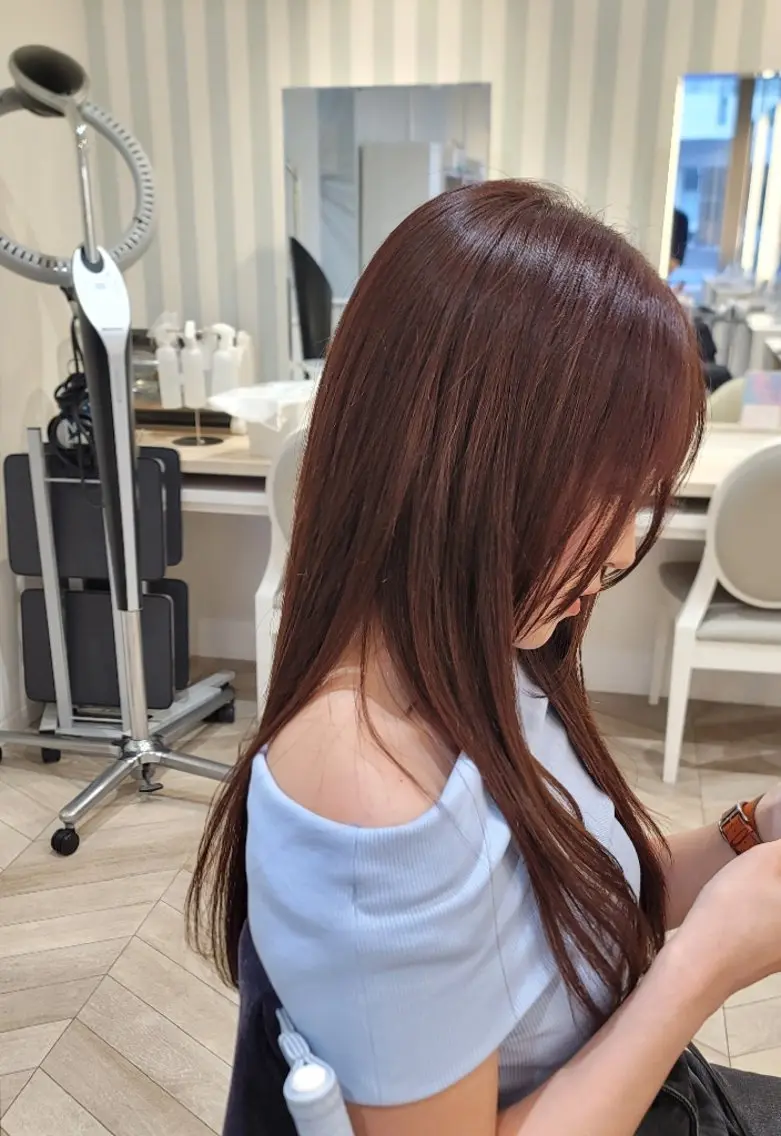 セミロング カラー 高口 雅のヘアスタイル