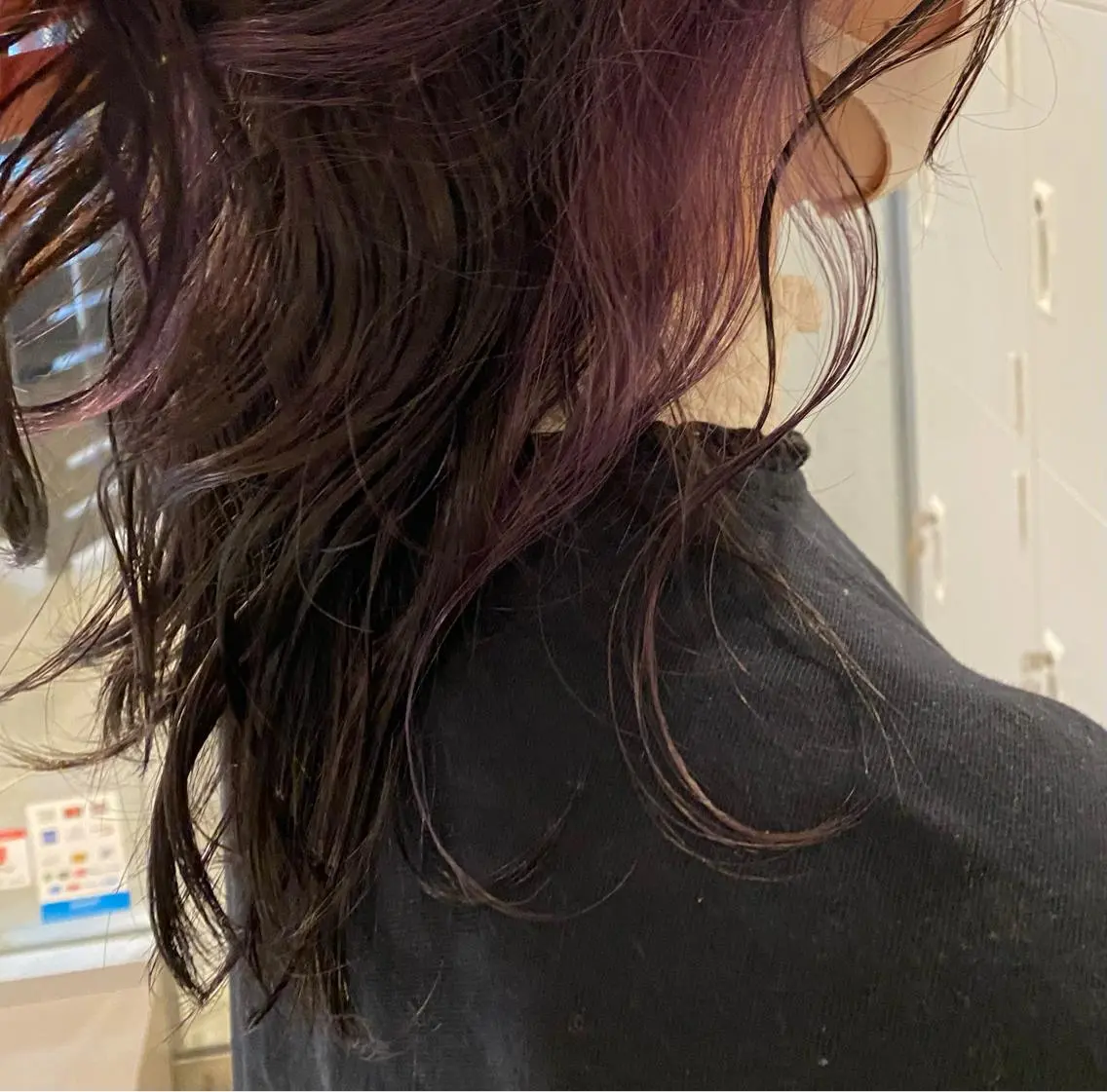 セミロング カラー インナーカラー パープルカラー カット ウルフカット 811 大阪梅田 ウルフのヘアスタイル
