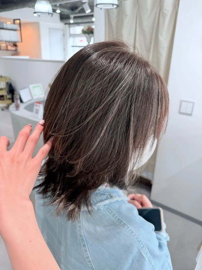 ミディアム カラー カット ヘアカラー トリートメント 脱白髪染め美容師 竹内涼乃のヘアスタイル