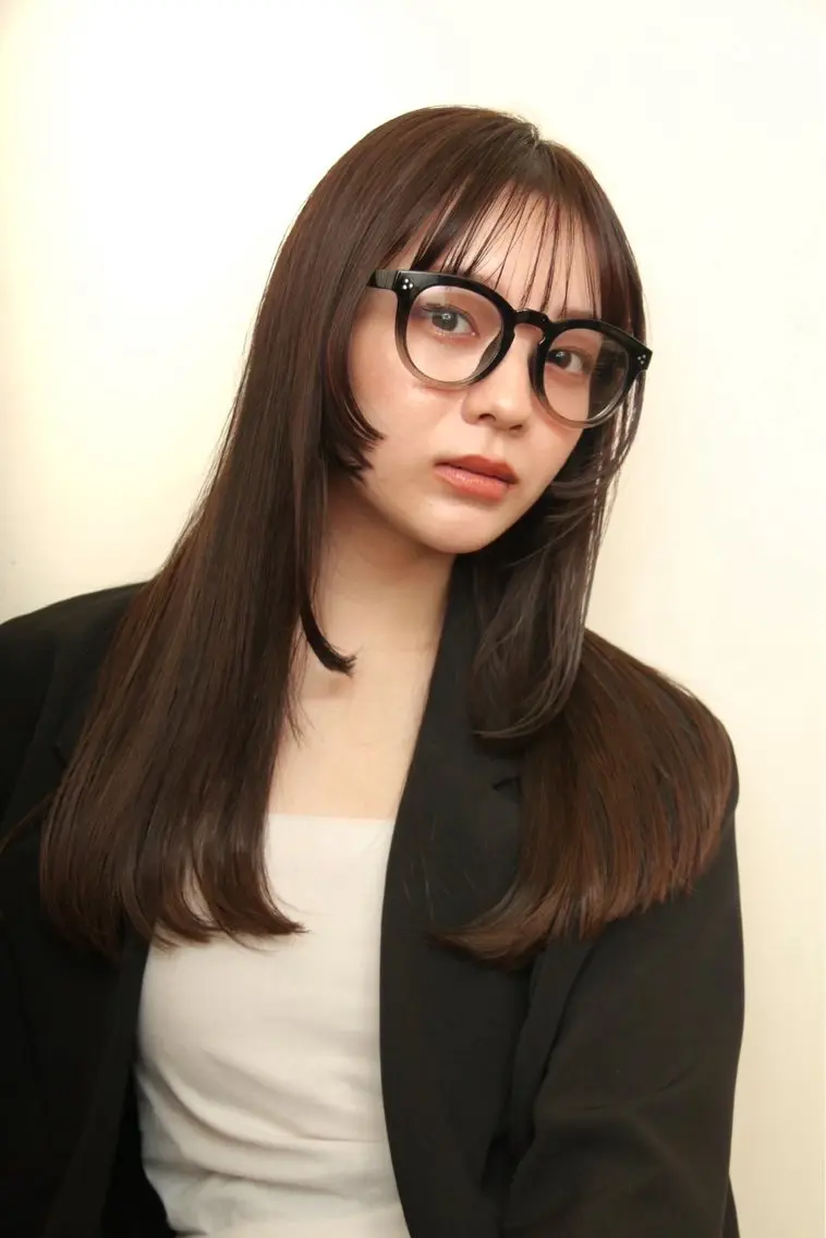セミロング 透明感カラー/ミヤタ ヒビキのヘアスタイル