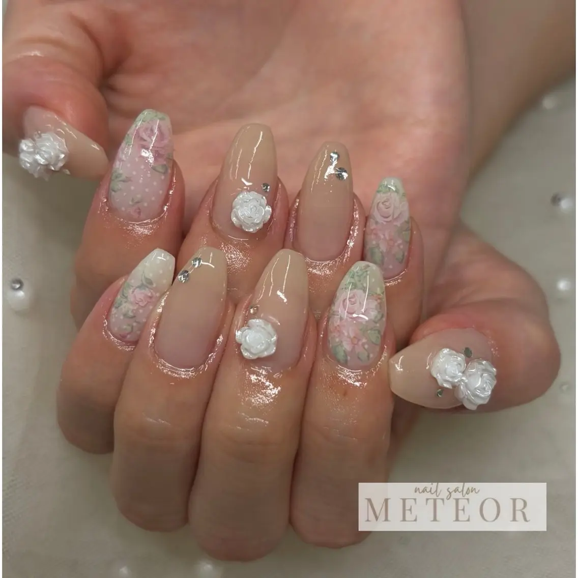 ネイル フラワーネイル ハンドネイル METEOR💫 staffのネイルデザイン