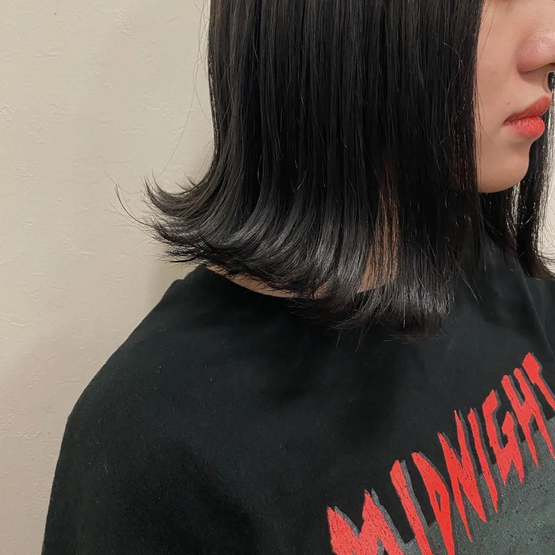 ミディアム カラー 黒髪 ブリーチ ブルーカラー ブルーブラック 透明感カラー Ryo リョウのヘアスタイル