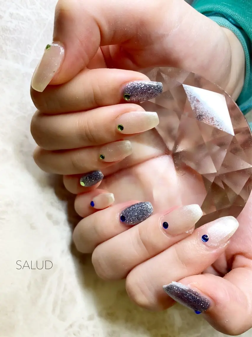 ネイル ストーンネイル ハンドネイル Nail Salon SALUDのネイルデザイン