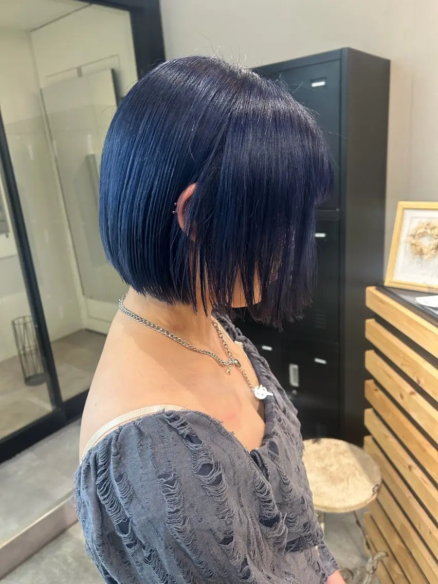 ミディアム カラー ブルーカラー ブルージュ カット ヘアカラー トリートメント ウルフカット レイヤーカット上柿のヘアスタイル