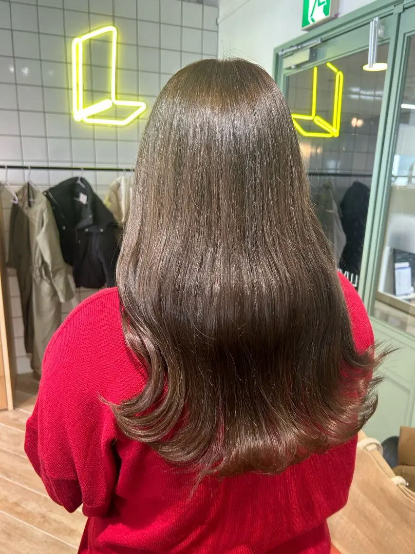 ロング カラー ヘアカラー ベージュ/ダブルカラ ー/新潟駅/青柳萌果のヘアスタイル