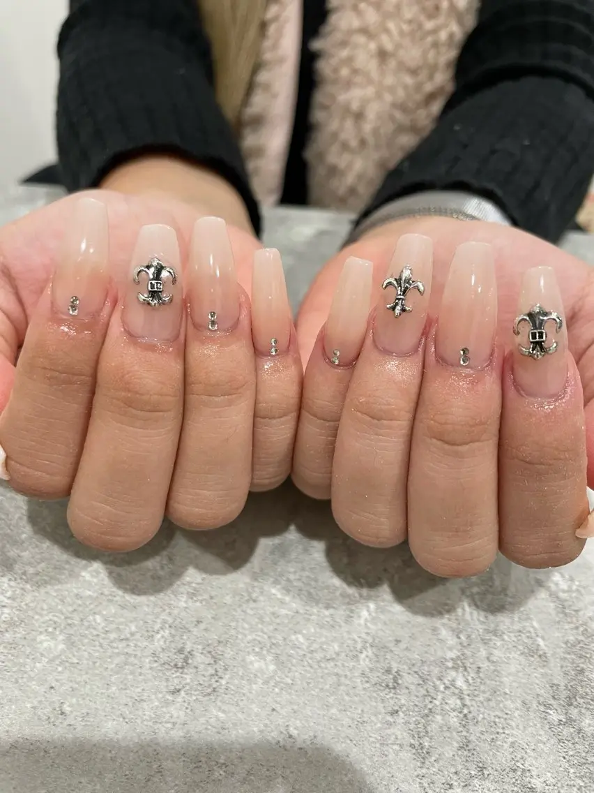 ネイル 持ち込み ハンドネイル Raviliss ♡のネイルデザイン