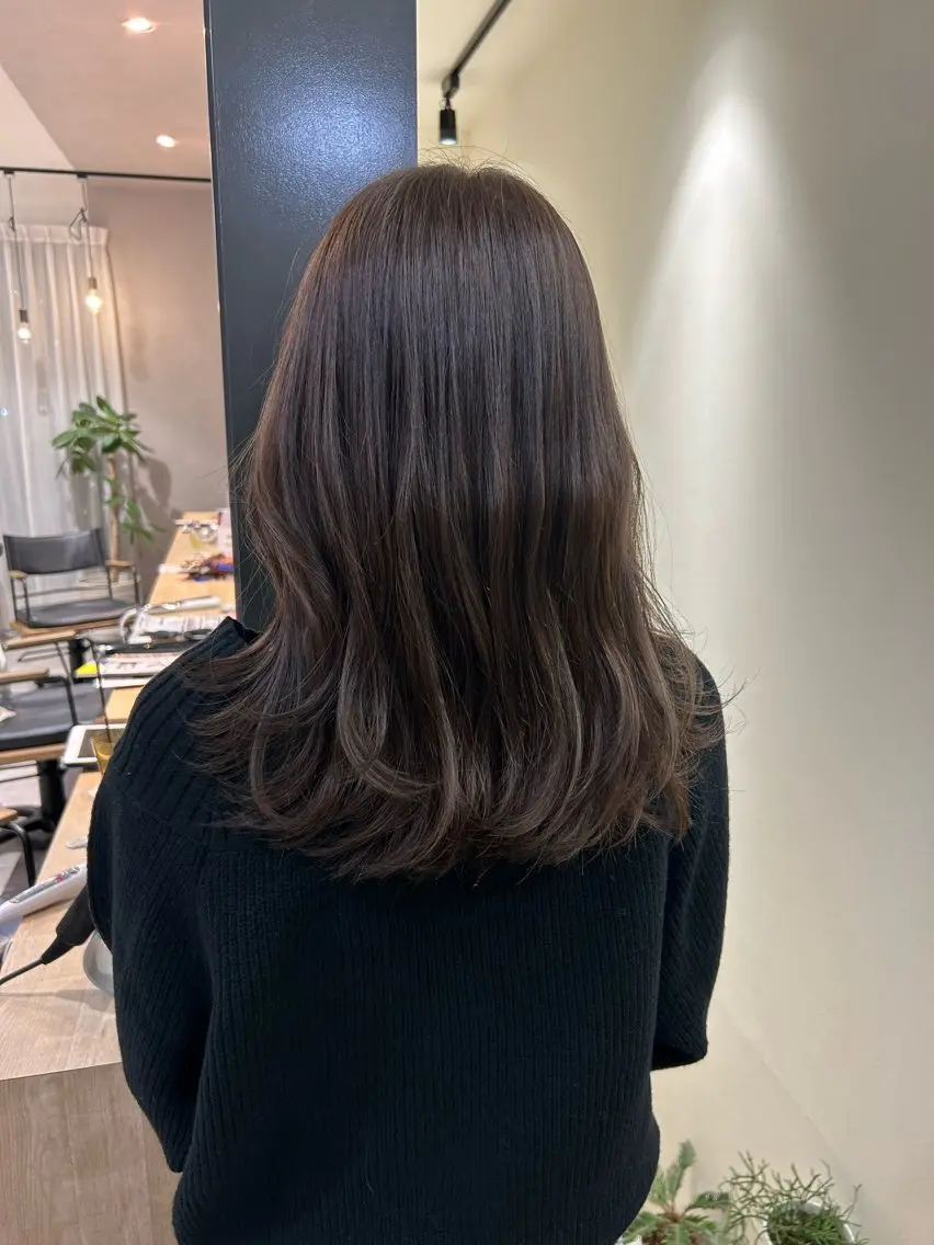セミロング カラー グレージュ ラベンダーカラー ラベンダーグレージュ ラベンダーグレー hubhair レイヤー/透明感のヘアスタイル