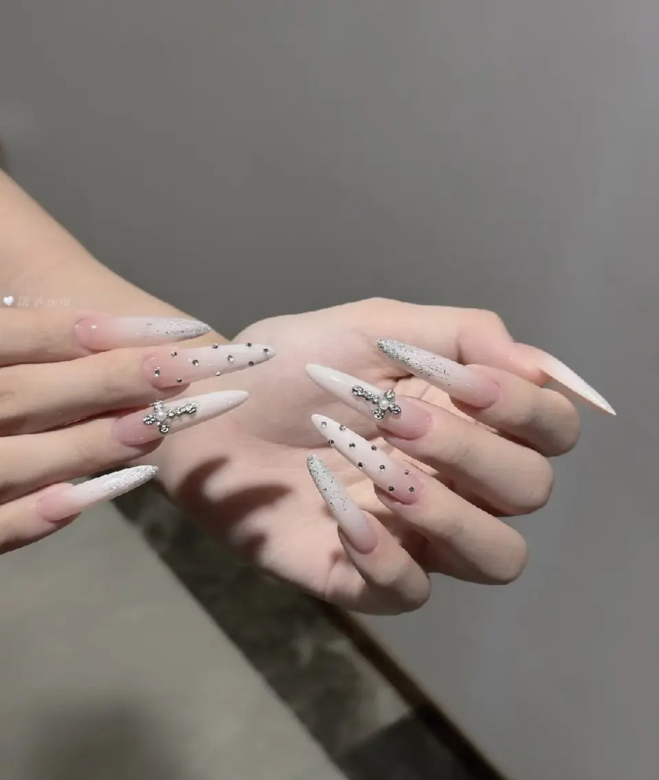 ネイル クリアネイル フラッシュネイル フットネイル フレンチネイル ジェルネイル ハンドネイル UM Nail Salonのネイルデザイン
