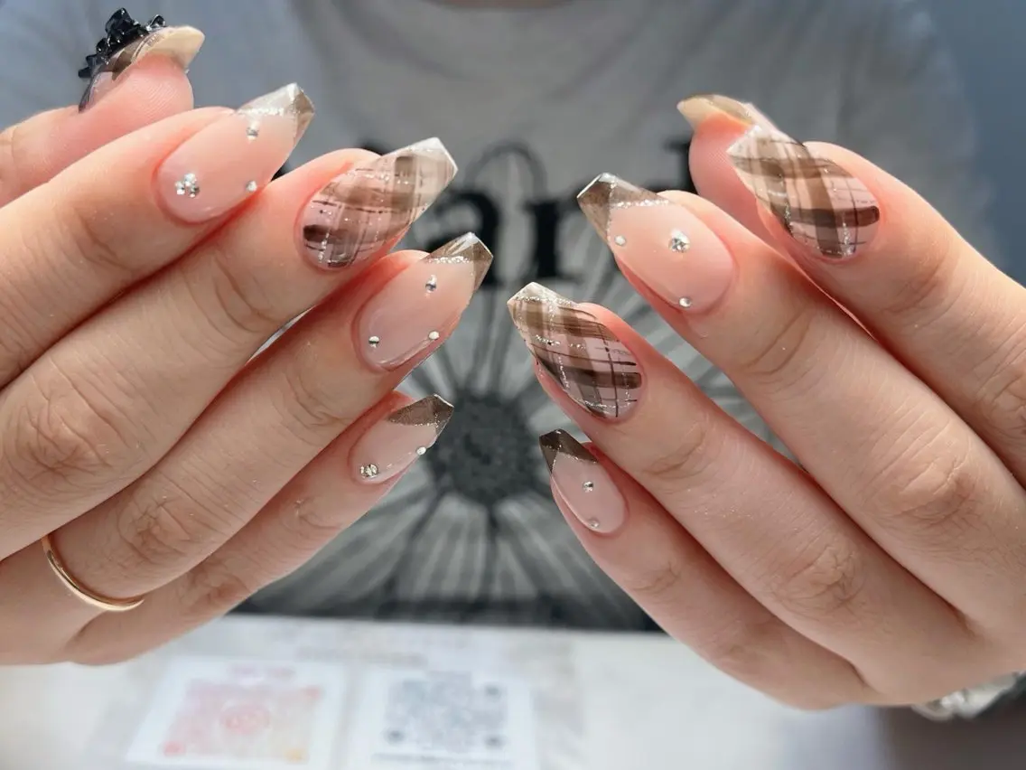 ネイル 成人式 フラッシュネイル フットネイル ジェルネイル 卒業式 ハンドネイル ハンドケア 心斎橋Mione nail salonのネイルデザイン
