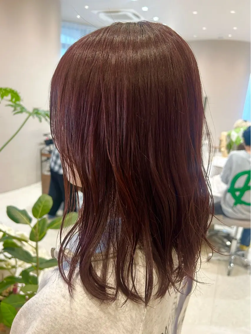 ミディアム カラー ブリーチ ブリーチなしカラー レッドカラー 浅倉栞 /透明感カラーのヘアスタイル
