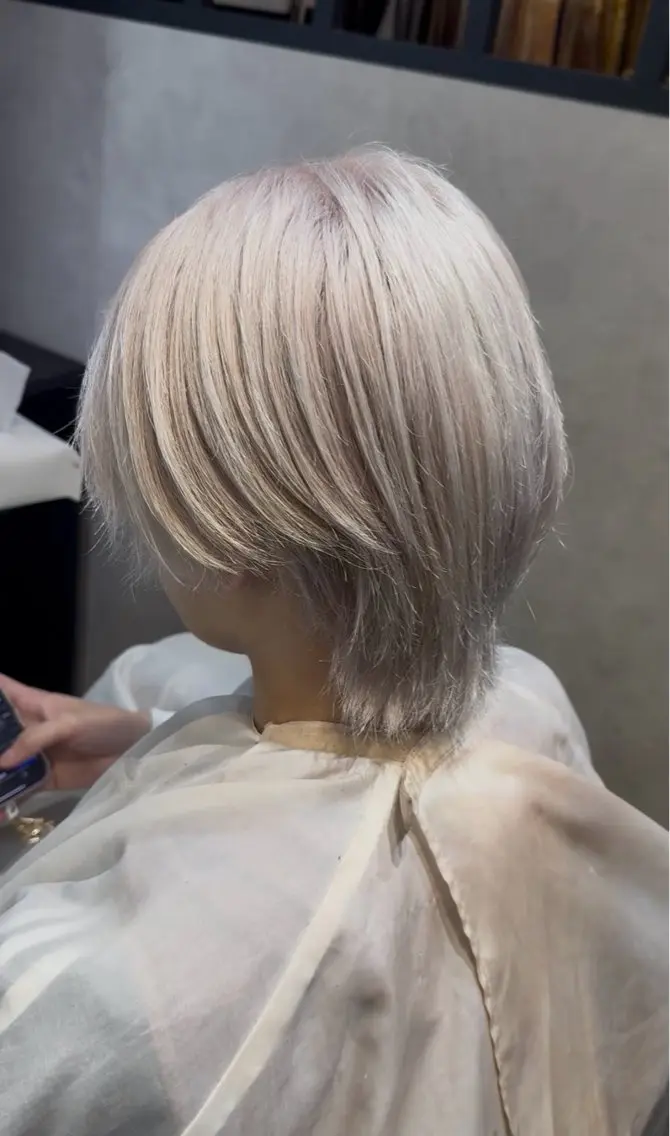 カラー メンズ ベージュカラー ホワイトベージュ ヘアカラー 奥田 星来のヘアスタイル