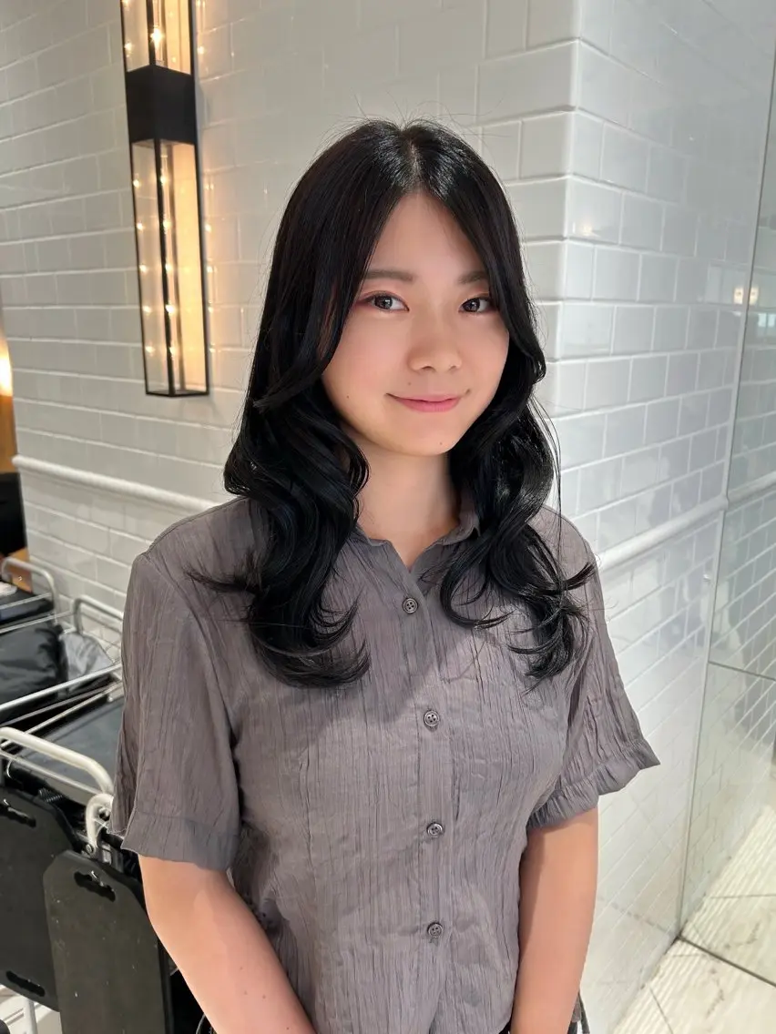 セミロング カラー 透明感カラー グレージュ Manaka ☺︎のヘアスタイル
