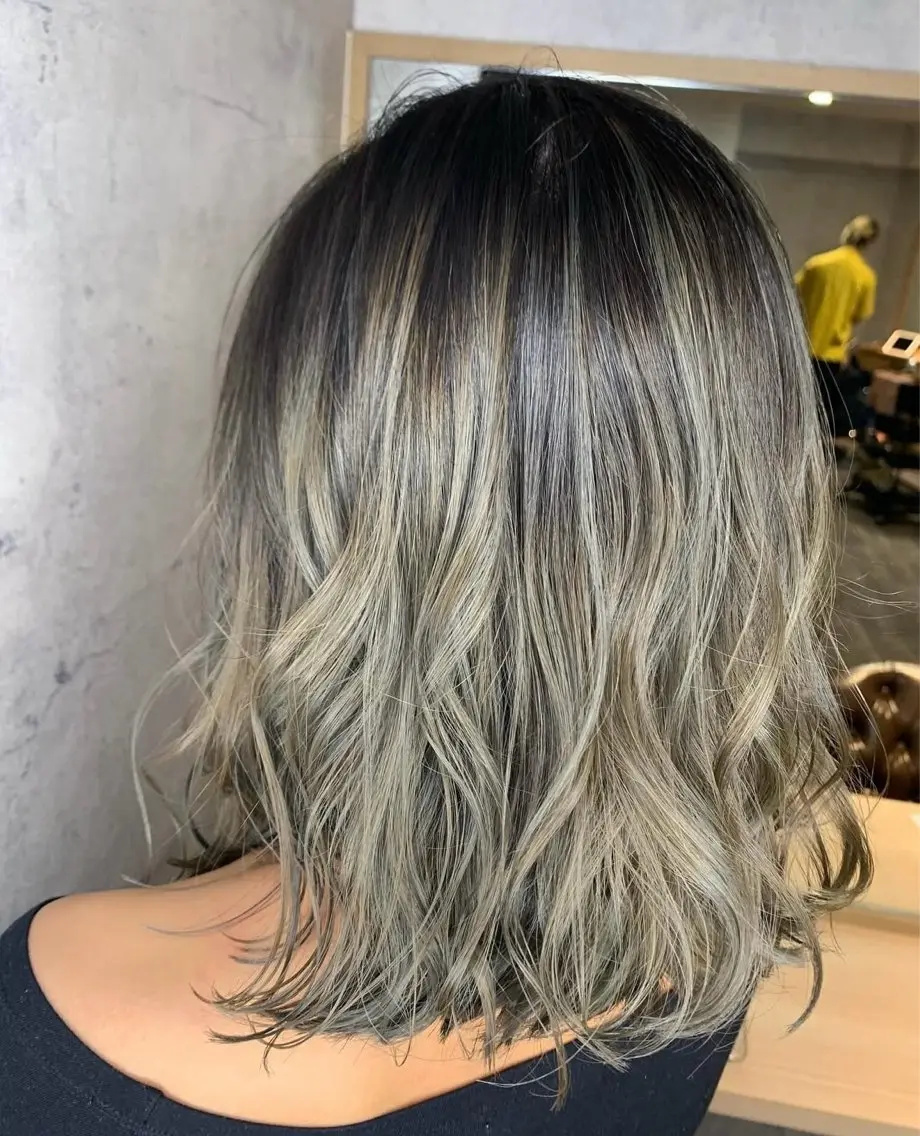 ミディアム カラー ヘアアレンジ バレイヤージュ グレージュ レイヤーカット ヘアカラー トリートメント ヘアセット トップスタイリスト Shoyaのヘアスタイル