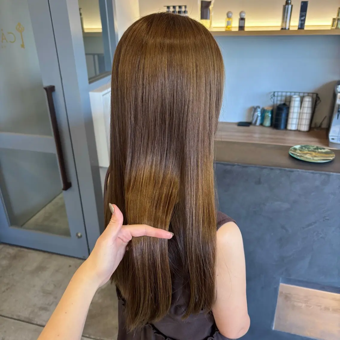 セミロング ヘアカラー 夜久 来実のヘアスタイル