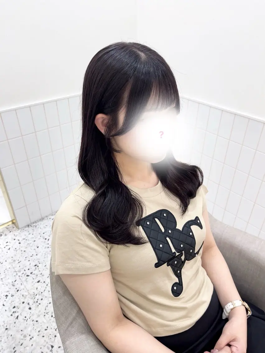 ロング カラー 新井 凪のヘアスタイル