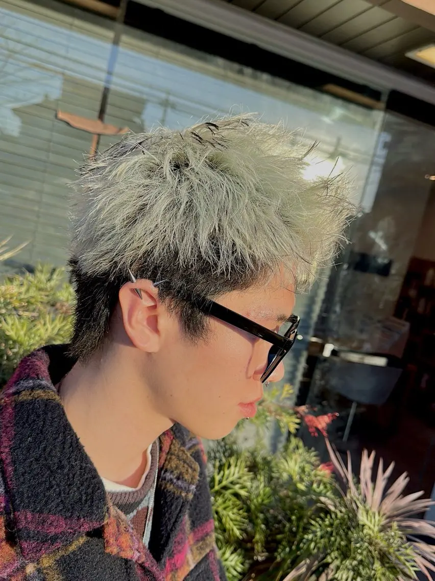 ショート メンズ メンズハイトーン スパイキーショート ショートヘア RICHAIR 長嶺旬佑のヘアスタイル