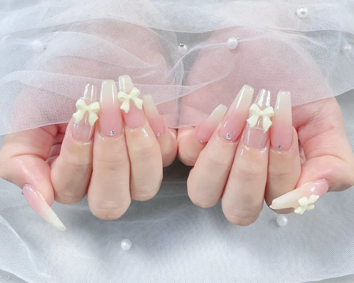 ネイル オーロラネイル クリアネイル フラッシュネイル ジェルネイル グラデーション ハンドネイル Amee Nail Salonのネイルデザイン
