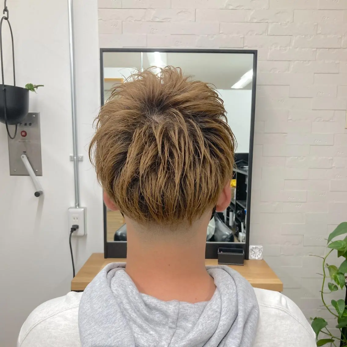 ショート カラー メンズ フェードカット メンズハイトーン ハイトーンカラー メンズ特化/垣見 隼人のヘアスタイル