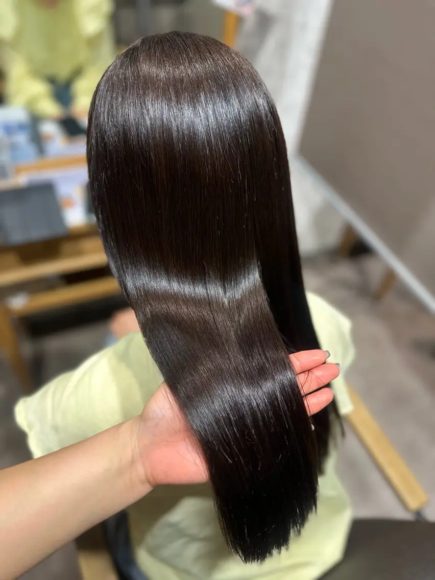 セミロング カット ヘアカラー 濱本 樹蘭のヘアスタイル