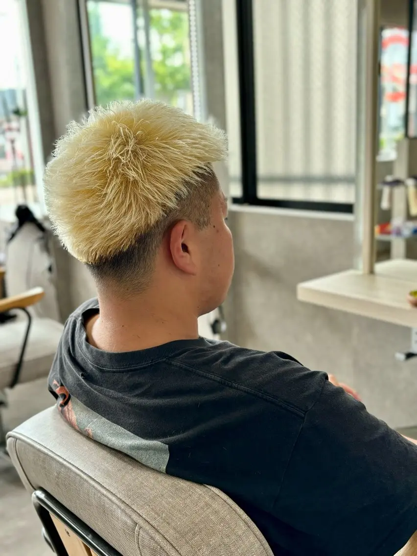 ショート カラー メンズ センターパート メンズハイトーン マッシュウルフ マッシュ メンズパーマ カット ヘアカラー トリートメント 長谷川 湧のヘアスタイル