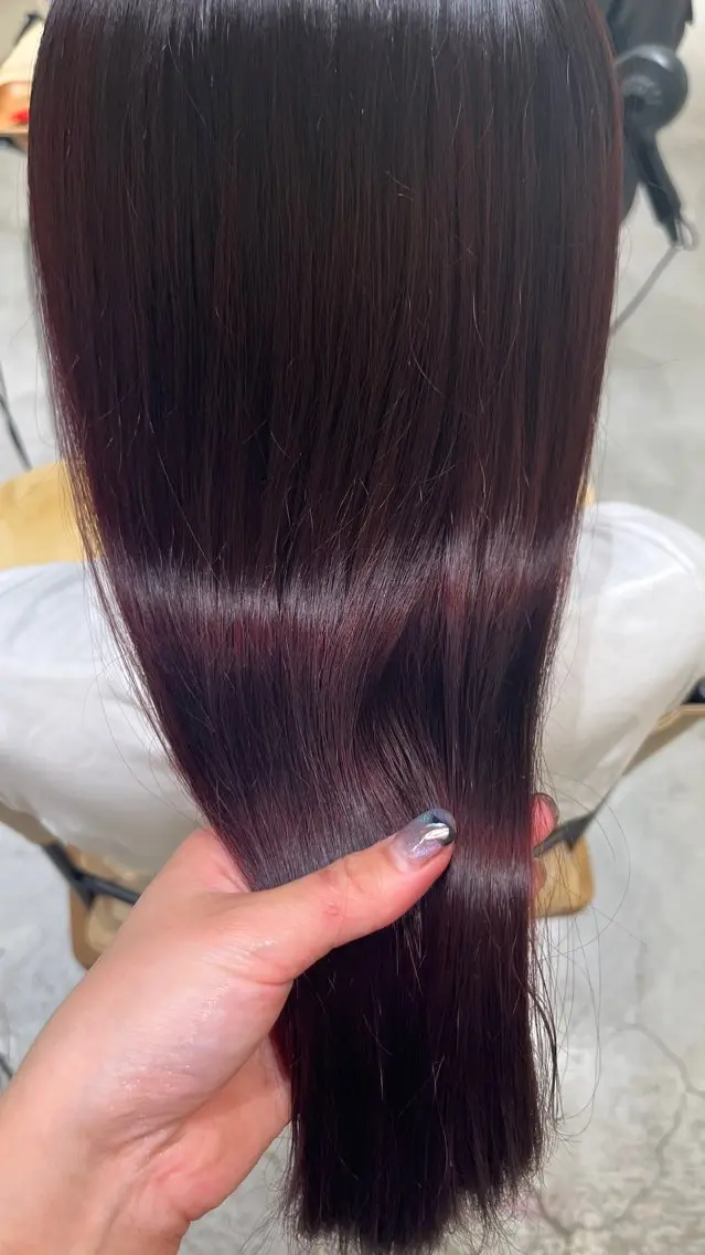 ロング カラー パープルカラー 佐藤　ひなの ／艶髪のヘアスタイル
