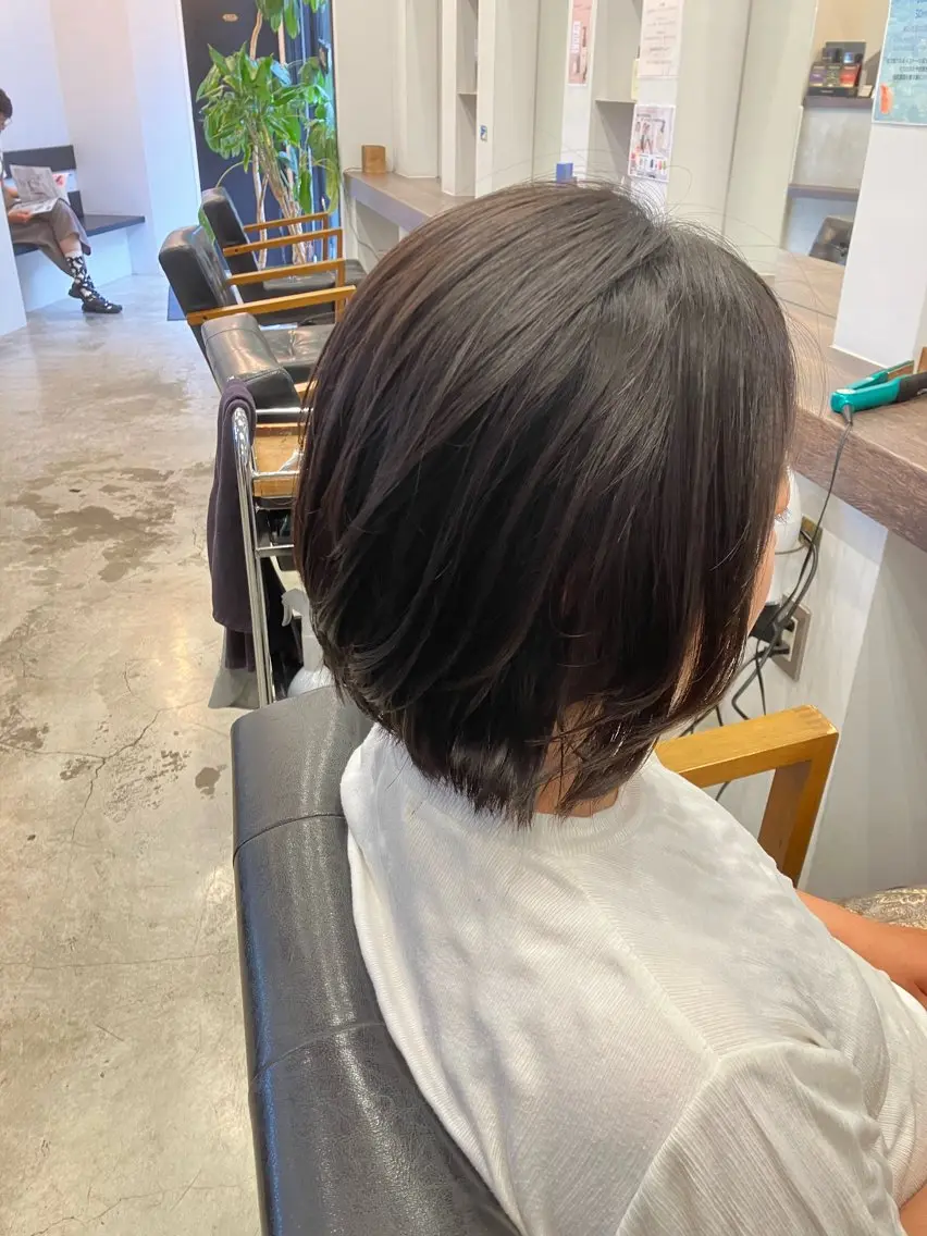 ミディアム ボブ 外ハネヘア Riant Meguのヘアスタイル