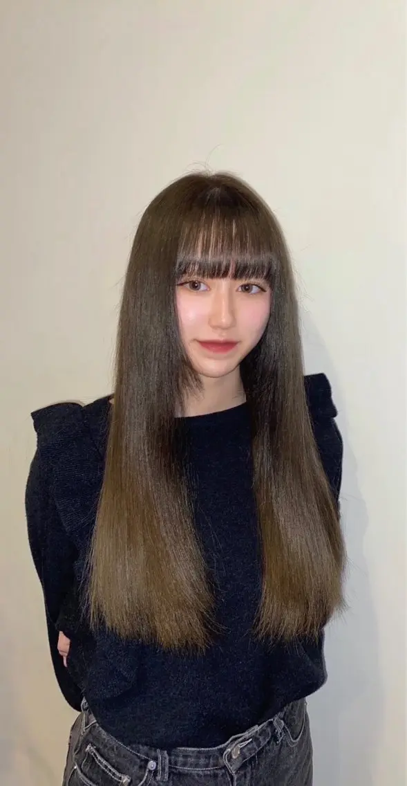 ロング カラー ベージュカラー オリーブベージュ ヘアカラー Ludwig AIRIのヘアスタイル