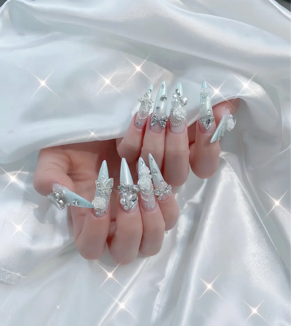 ネイル フレンチネイル ハート 韓国ネイル マグネットネイル マグネットフレンチ ハンドネイル Huyn Nail Studioのネイルデザイン