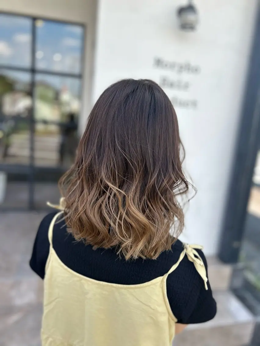 ミディアム カラー ブリーチ グラデーションカラー カット ヘアカラー トリートメント 井上 花音のヘアスタイル